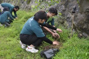 Tiga Dosen Fakultas Kehutanan UGM Dampingi Penanaman 3500 Bibit