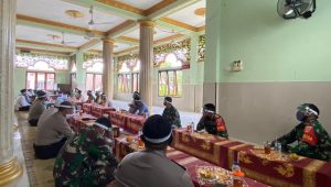 Bhabinkamtibmas (Bhayangkara Pembina Kamtibmas) dan Bintara Pembina Desa (Babinsa) se-Kecamatan Kalasan bersama LDII 