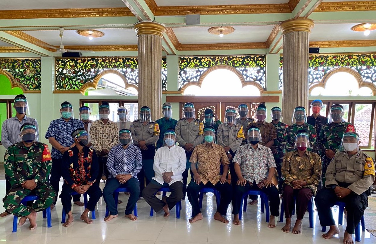 LDII, Tomas, Bhabinkamtibmas dan Babinsa se-Kalasan berfoto bersama