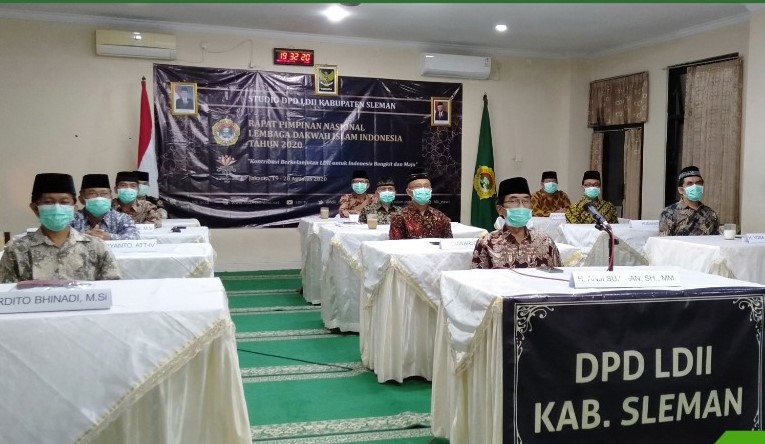 Studio DPD Sleman di Gedung Pertemuan PC LDII Depok pada Rapat Pimpinan Nasional (Rapimnas) Dewan Pimpinan Pusat Lembaga Dakwah Islam Indonesia (DPP LDII)