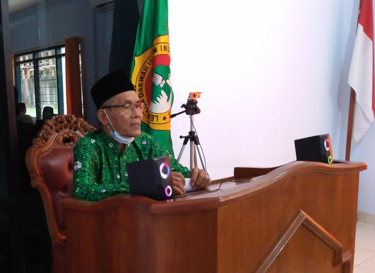 Ketum MUI Kulon Progo Drs. HM Wasiludin memberikan tausiyah seusai acara (foto : Lines)