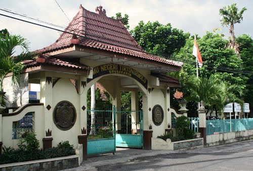 SMA Terbaik DIY