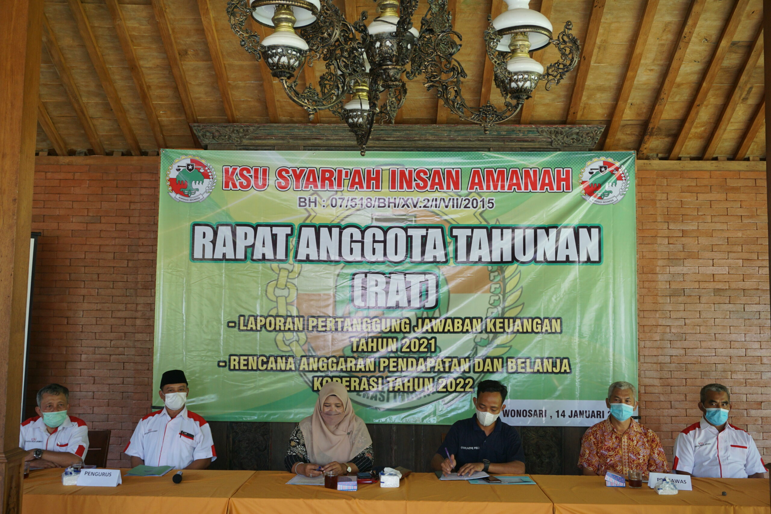 Madyarina Mulyaningsih, SH, Sekretaris Dinas Perindustrian, Koperasi, UKM, dan Tenaga Kerja Membuka RAT 