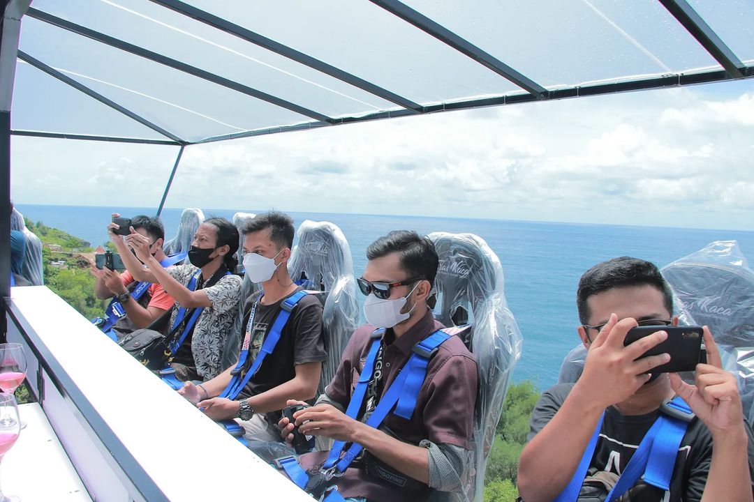 Wahana Viral, Ngopi in The Sky Teras Kaca Gunungkidul (IG: @teraskaca)