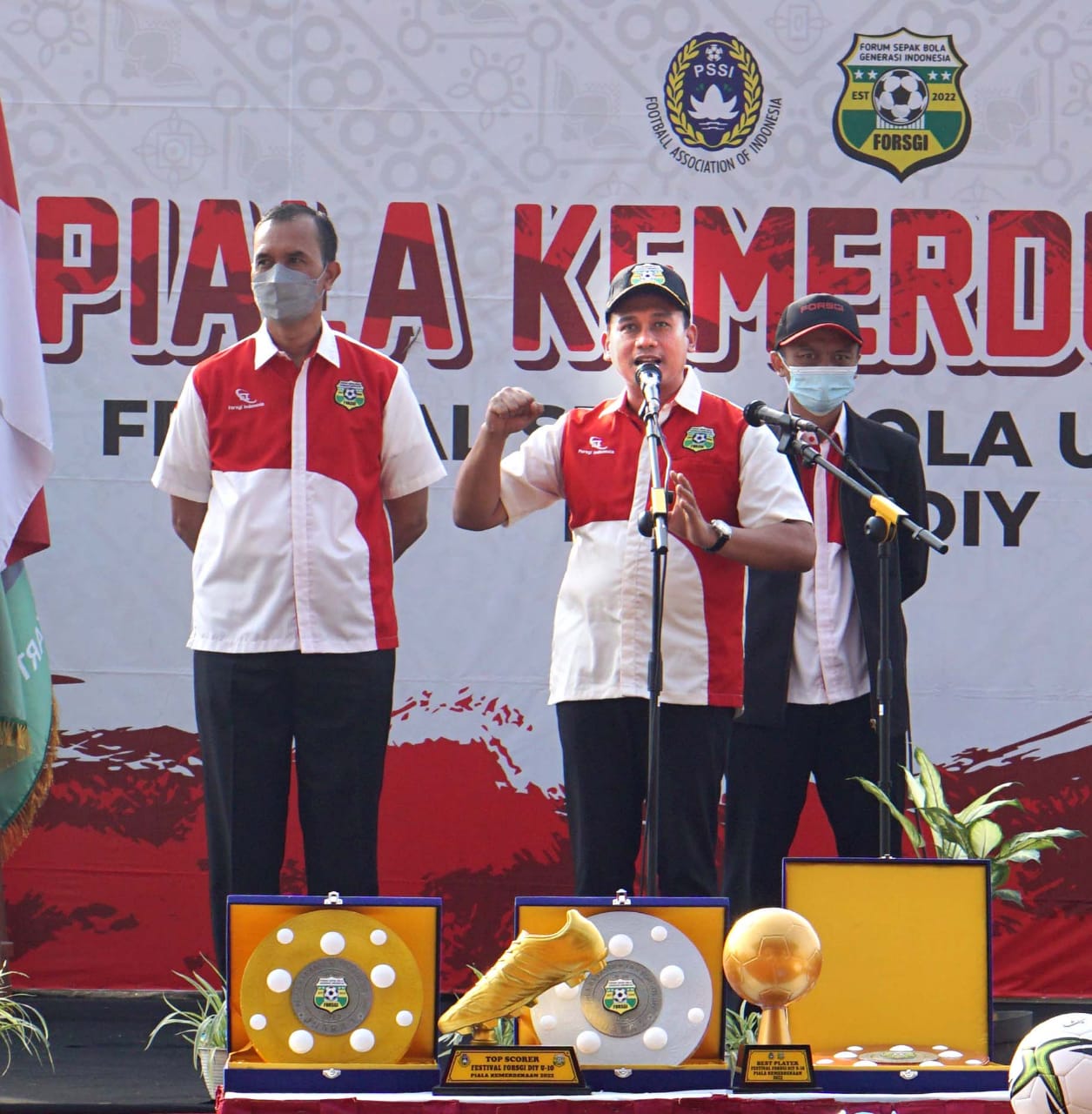 Ketum FORSGI Membuka Piala Kemerdekaan di Stadion Cangkring