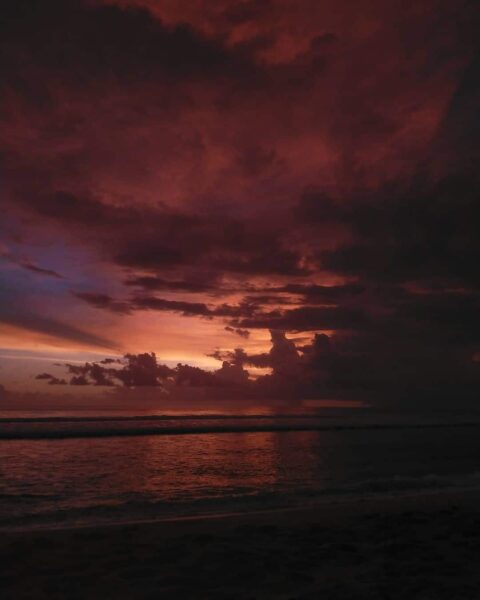 Suasana Senja Pantai Pok Tunggal (IG: @galeri-pantai_poktunggal)
