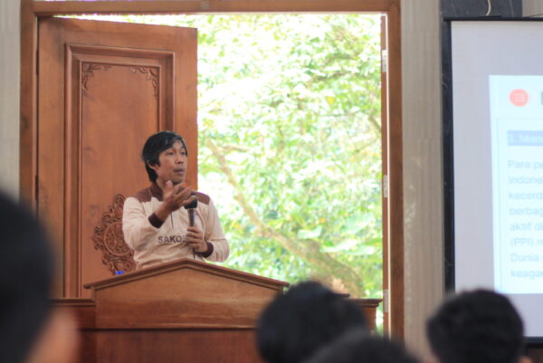 Ir. Atus Syahbudin, S.Hut., M.Agr., Ph.D. sebagai Pemateri