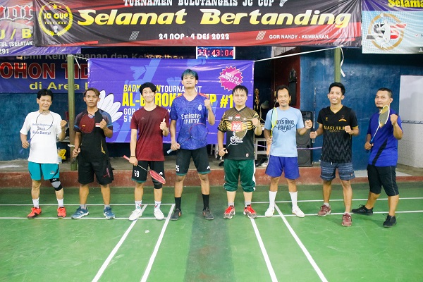Juara-Juara dalam Turnamen Badminton