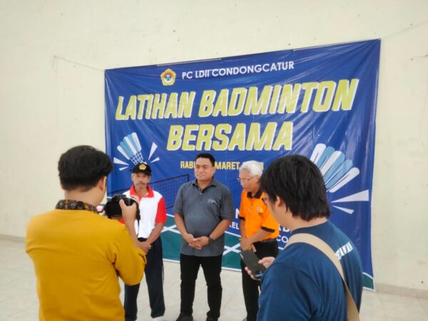 Lurah Kalurahan Condongcatur, Reno Candra Hadiri Latihan Badminton Bersama