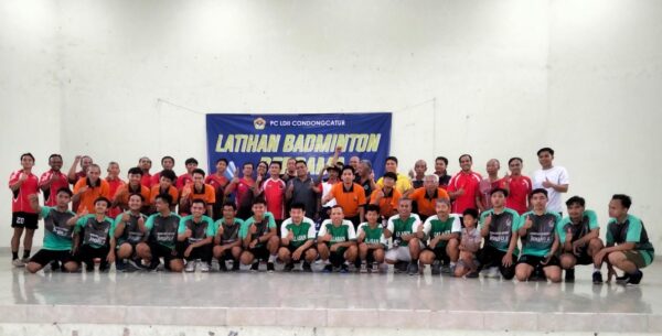 Latihan Badminton Bersama Warga Condongcatur