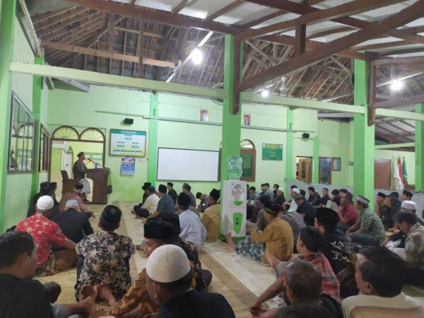 H. Supriyono Anggota DPRD Bantul Memberikan Tausyiah Setelah Salat Tarawih