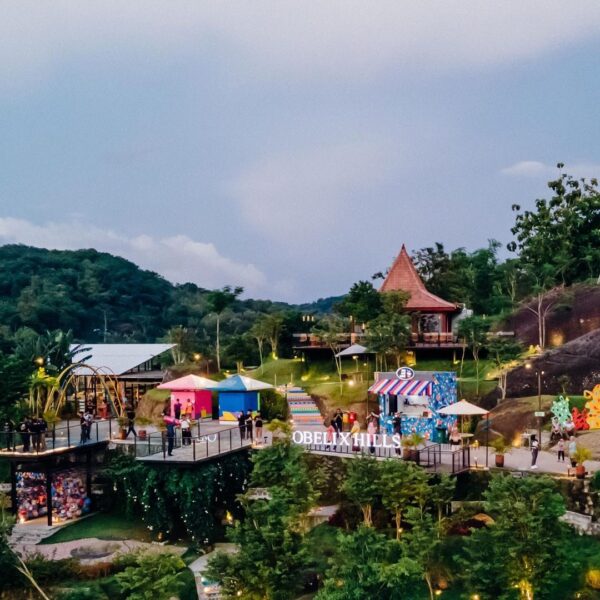 Nongkrong dan Nyunset Asyik di Obelix Hills (IG: @obelixhilss)