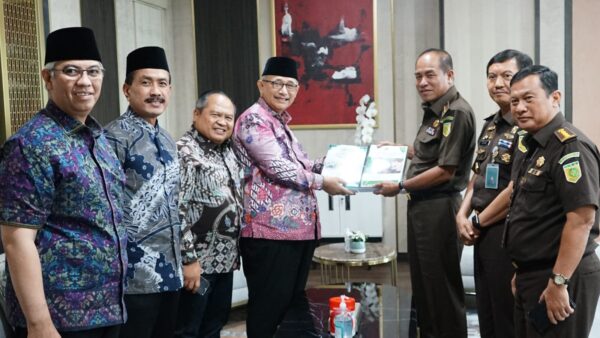 Foto Bersama DPP LDII saat Bersilaturahim ke Kantor Kejaksaan Agung di Jakarta