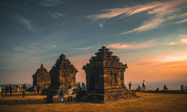 Sunset dari Candi Ijo Jogja yang Begitu Menawan (pinhome.com)