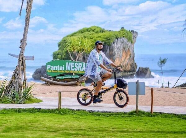 Pantai Wonosari Terdekat: Pantai Mesra atau Ngrawe (IG: @beritainaja)