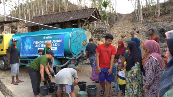 DPD LDII dan Pemuda LDII Gunungkidul Bagikan Air Bersih