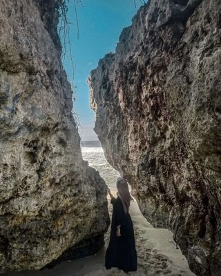 Pesona di Pantai Watu Lawang (IG @gunungkidul.scenery)