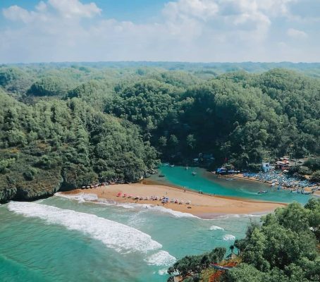Pantai Baron dari Atas Perbukitan (IG @radar_weekend)
