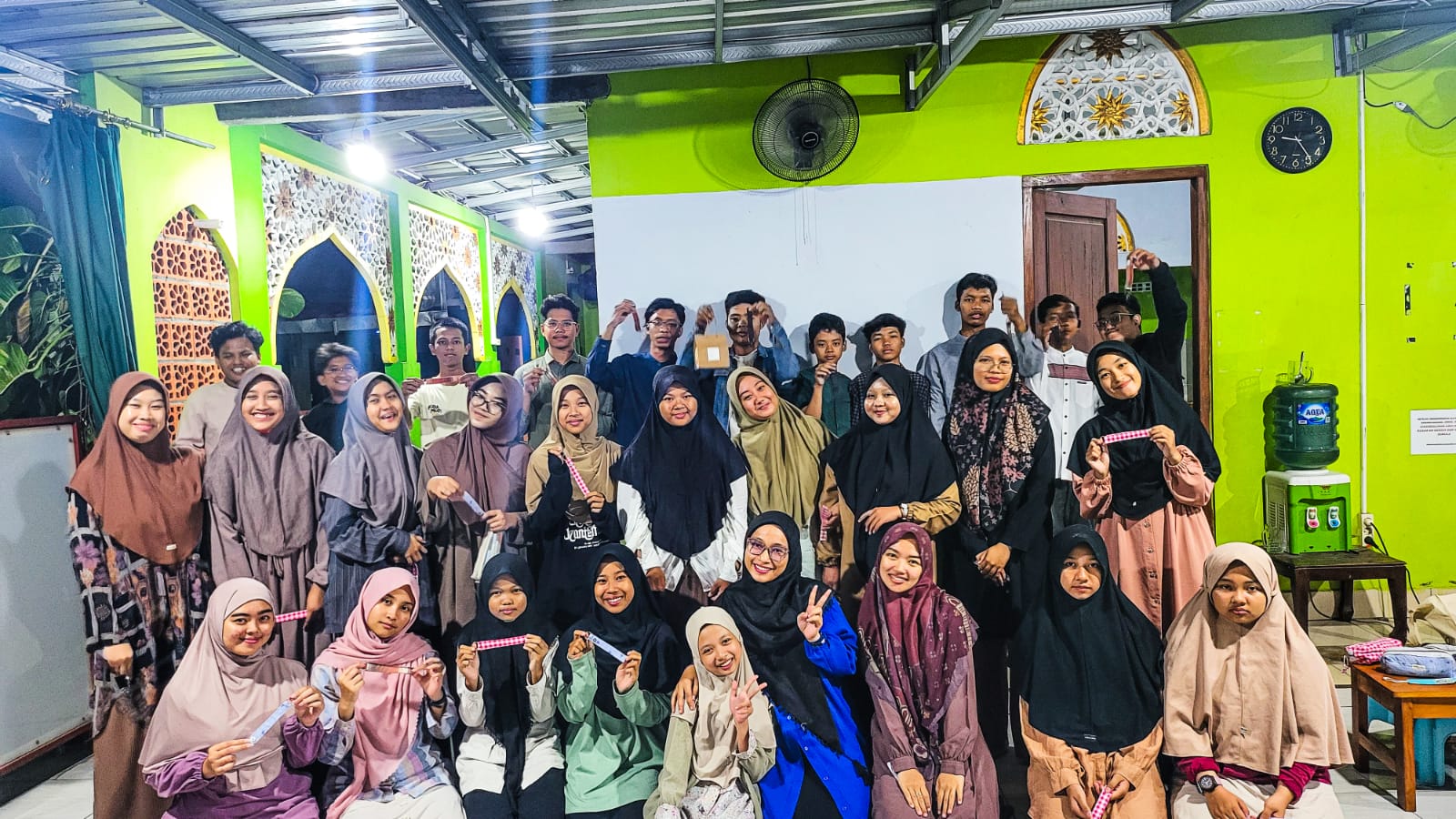 Ajak Remaja Mengenali Dasar Menjahit, MDT MASDANIS Laksanakan Handcraft Class