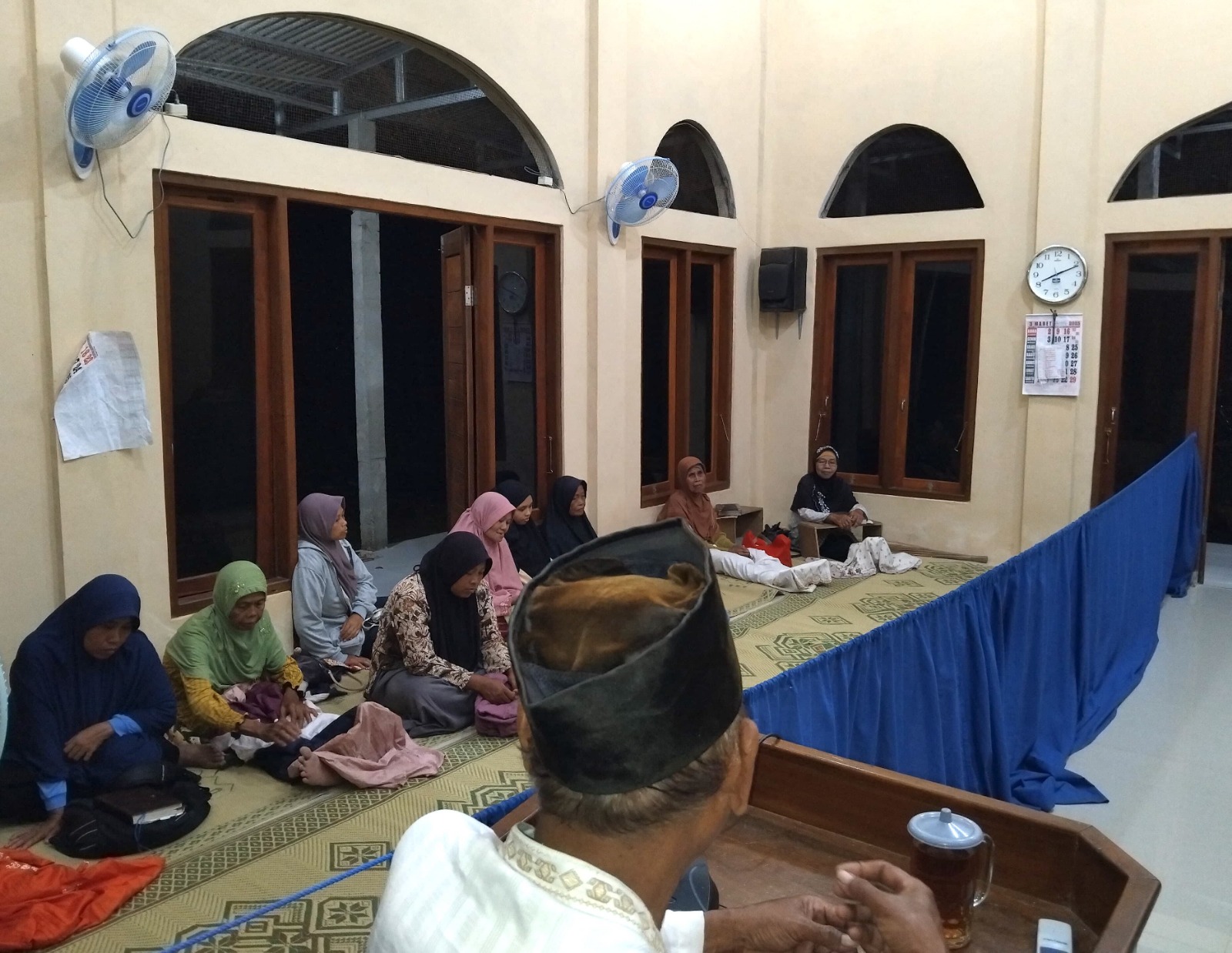 Lurah Kulwaru Mengapresiasi Masyarakat Dalam Beribadah di Masjid Baitul Makmur Saat Safari Tarawih