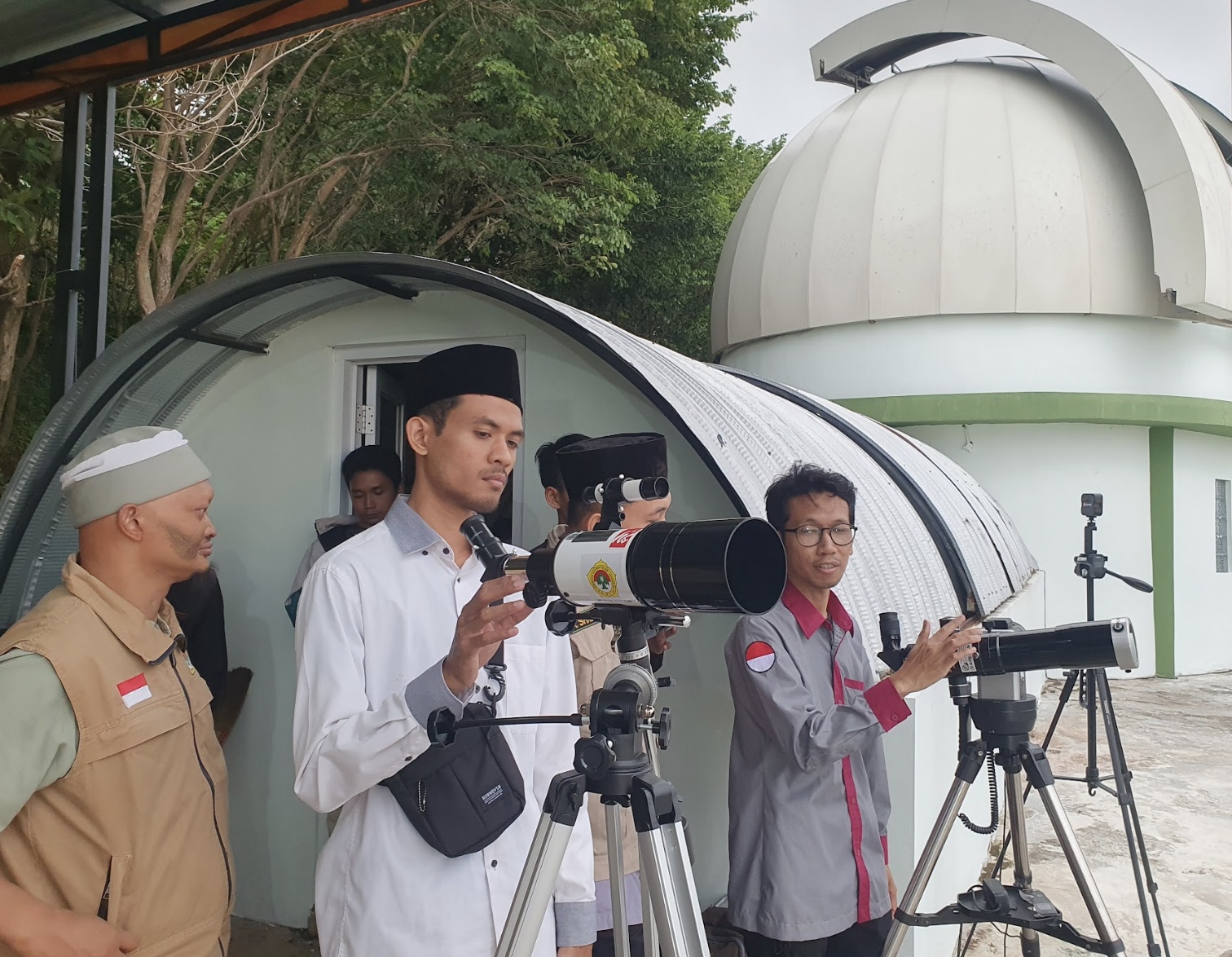 Ormas Islam Kulon Progo Berpartisipasi Dalam Memantau Rukyat Hilal di Tengah Cuaca Mendung di Parangtritis