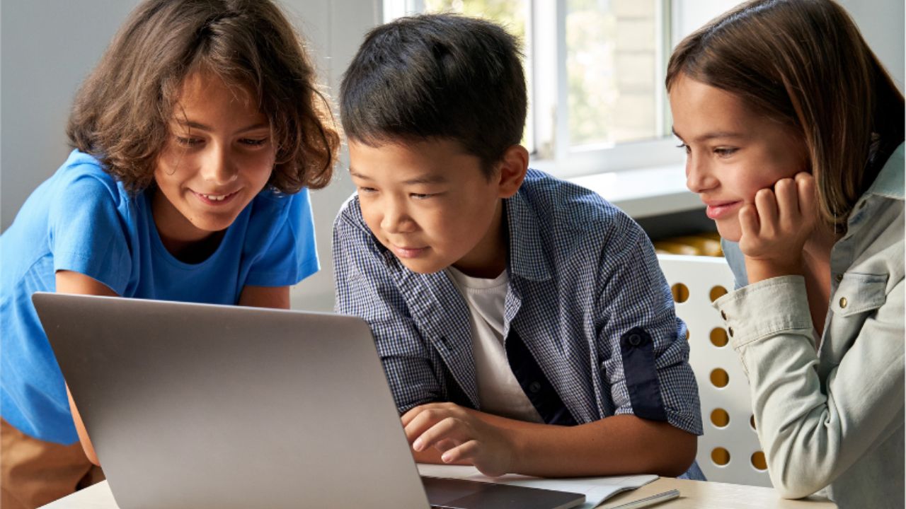 Pentingnya Literasi Digital untuk Generasi Muda