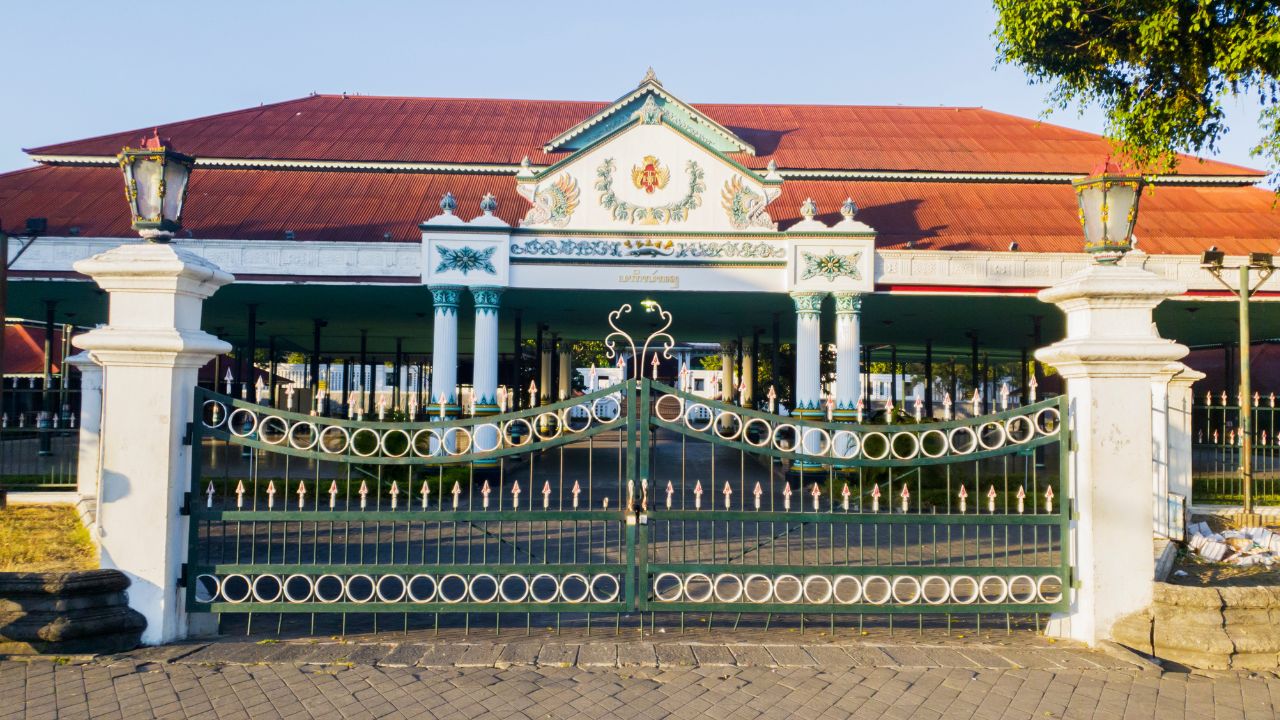 Peran Abdi Dalem Dalam Budaya Keraton