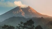 lava pijar Merapi 12 Juli 2025