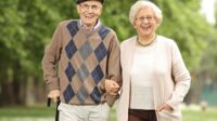 Cara Menjaga Kesehatan Lansia di Musim Pancaroba
