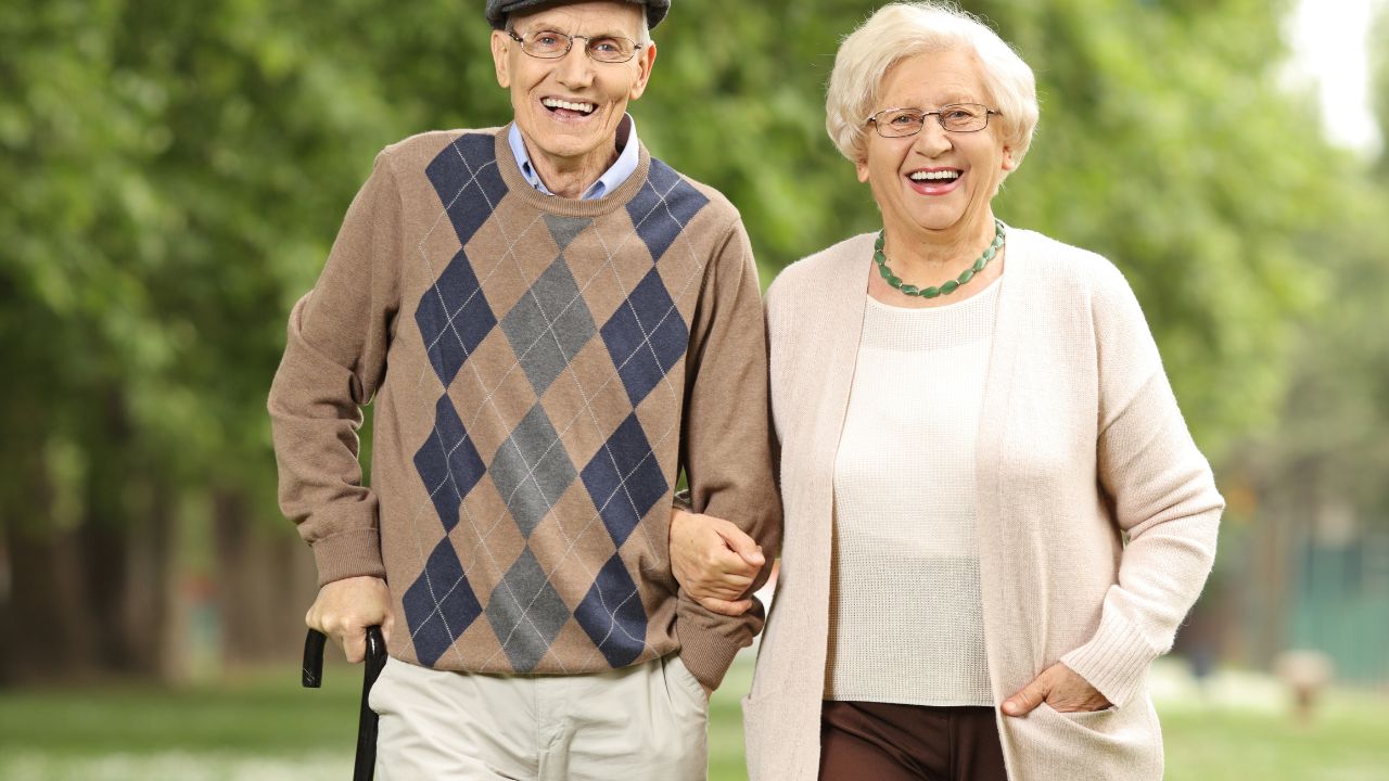 Cara Menjaga Kesehatan Lansia di Musim Pancaroba