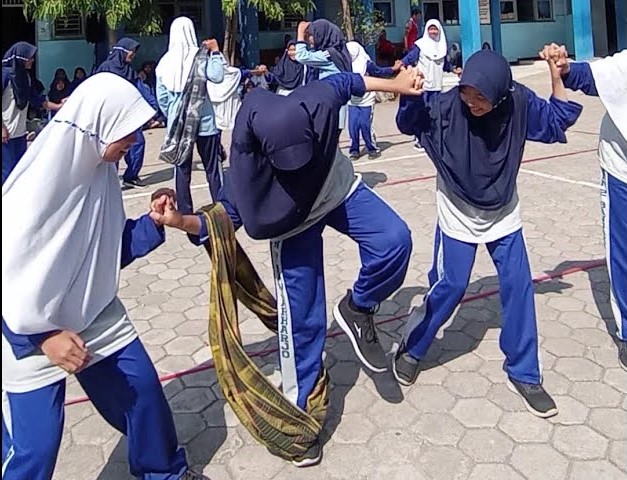 Cara Seru Bermain Estafet Sarung untuk Rayakan Hari Kemerdekaan RI