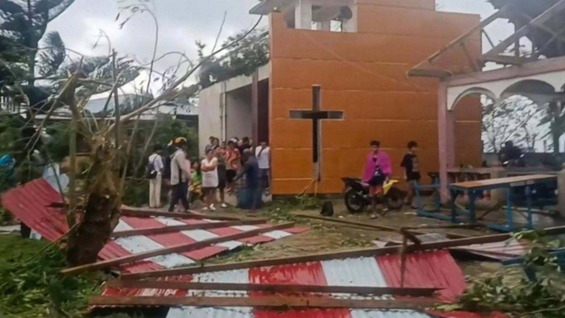 Badai Tropis Filipina Bualoi