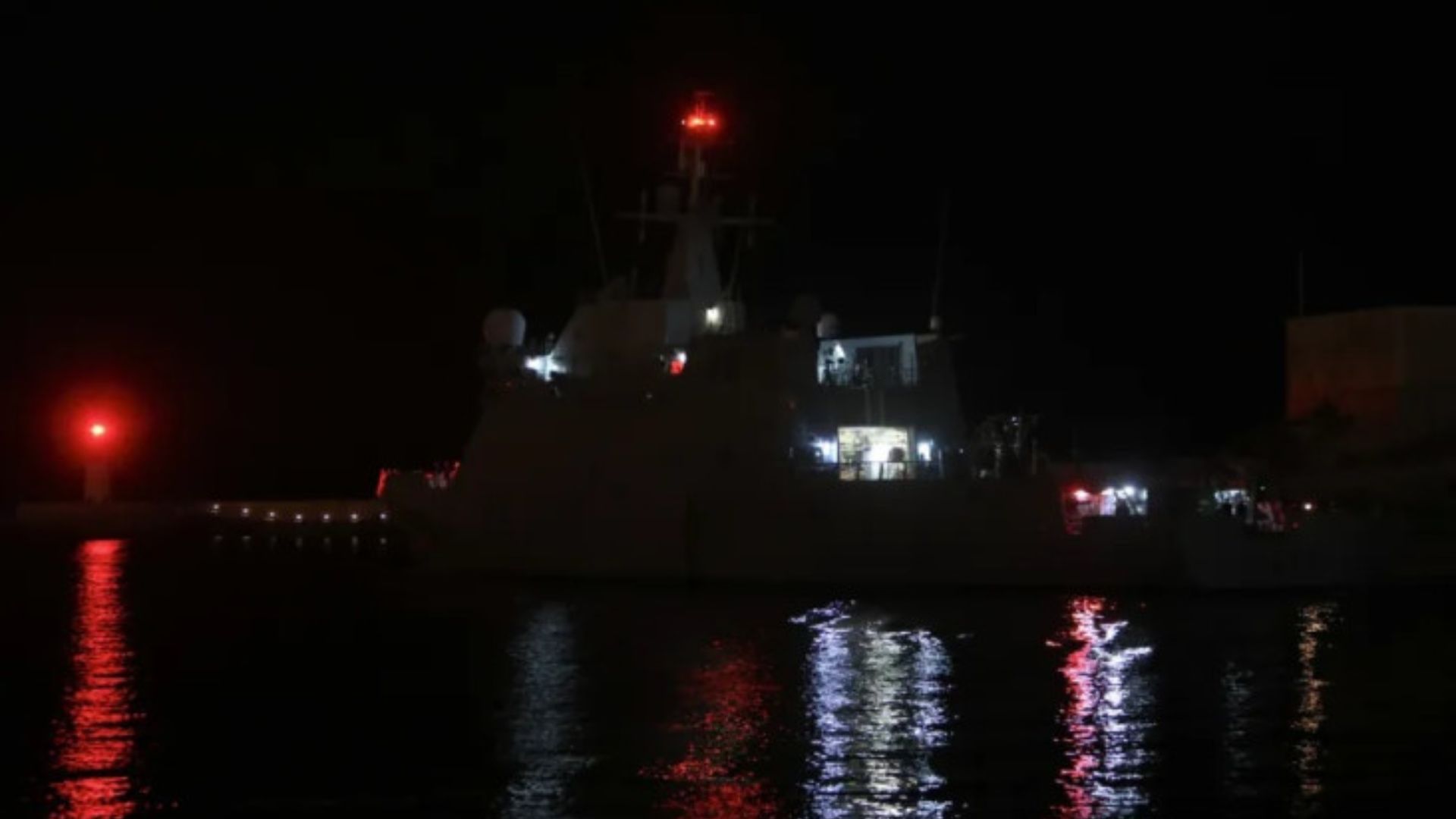 Kapal Perang Lindungi Bantuan Gaza