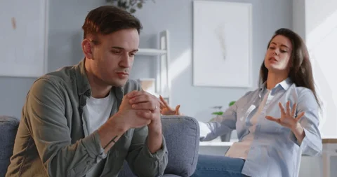 7 Tanda Miserable Husband Syndrome yang Bisa Merusak Pernikahan 