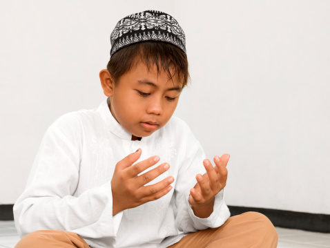 7 Cara Mengajarkan Anak Bersyukur Sejak Dini untuk Hidup yang Lebih Bahagia