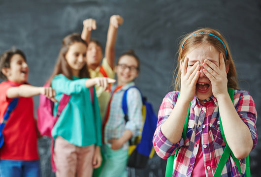 Menghadapi Anak Korban Bullying Sebagai Panduan Orang Tua untuk Pemulihan dan Kekuatan