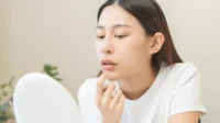 7 Cara Mengatasi Bibir Kering dan Mengelupas dengan Cepat Dari Rutinitas Harian hingga Treatment Intensive