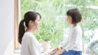 5 Cara Menegur Anak dengan Bijak di Tempat Umum Tanpa Melukai Hatinya