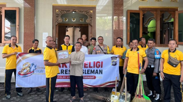 Polresta Sleman Gelar Bakti Religi dan Bansos