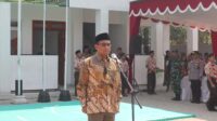 Kepala Kantor Wilayah Kementerian Agama DIY, Ahmad Bahiej selaku pembina upacara Kemah Santri Sako SPN